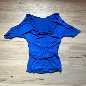 ARDEN B | cold shoulder cowl neck shirt, size XS